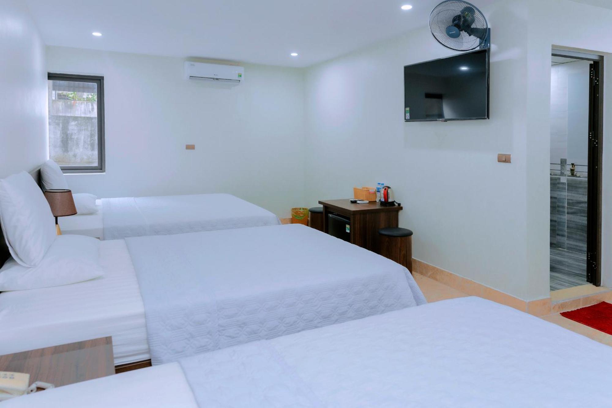 Thu Ha Hotel Uong Bi Exterior photo