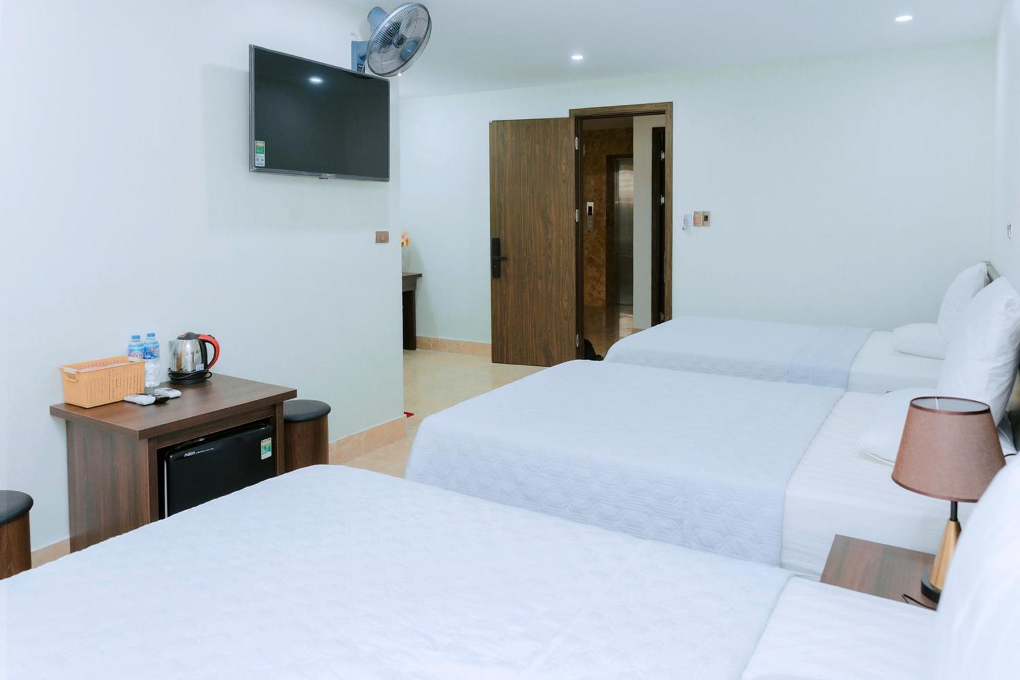 Thu Ha Hotel Uong Bi Exterior photo
