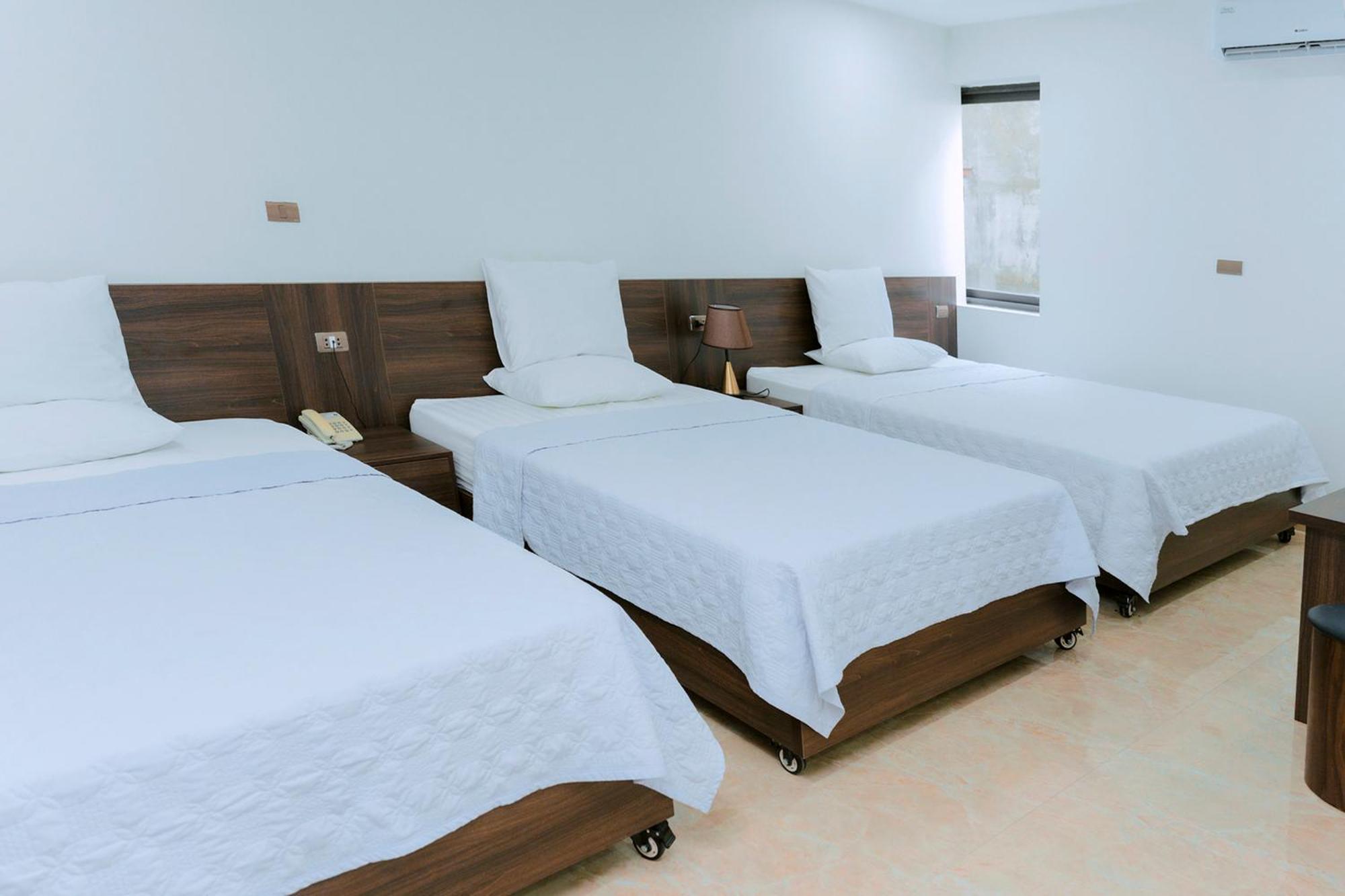 Thu Ha Hotel Uong Bi Exterior photo