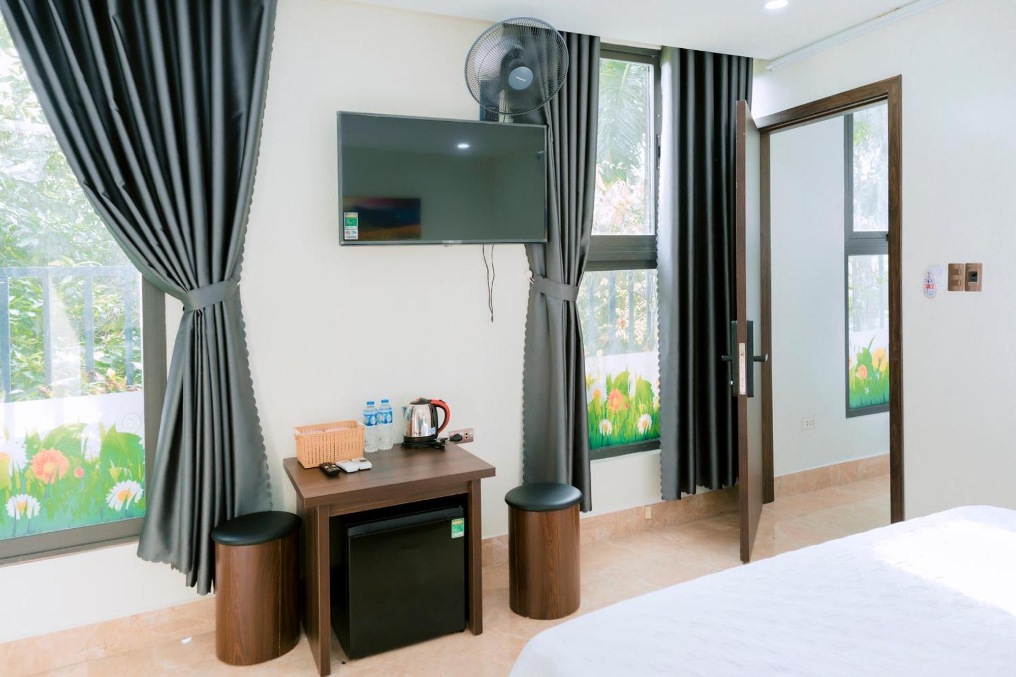 Thu Ha Hotel Uong Bi Exterior photo