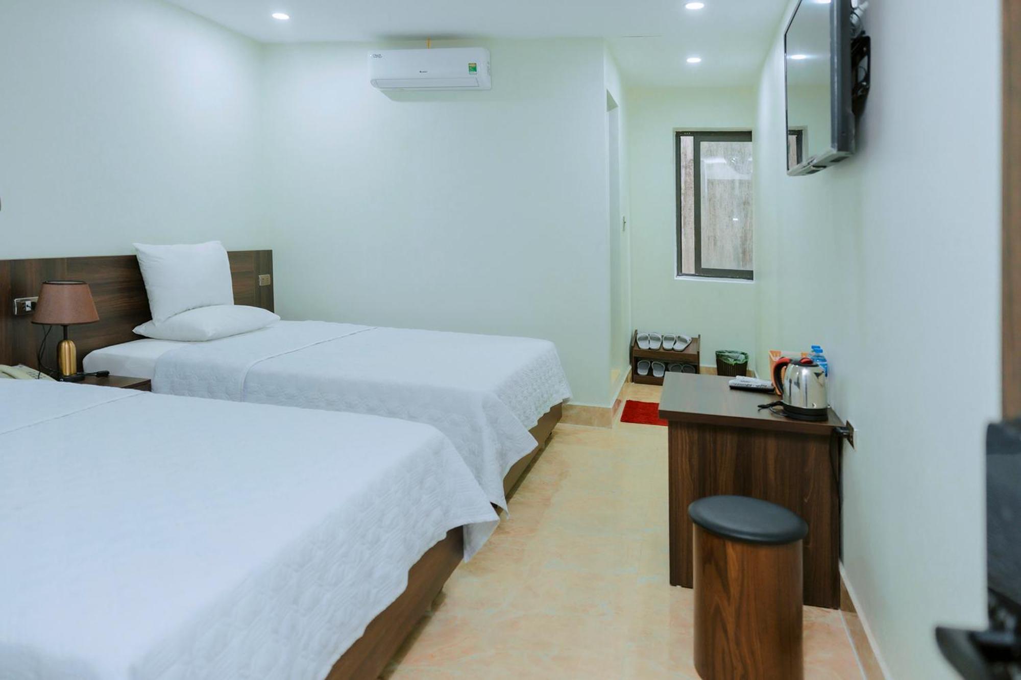 Thu Ha Hotel Uong Bi Exterior photo