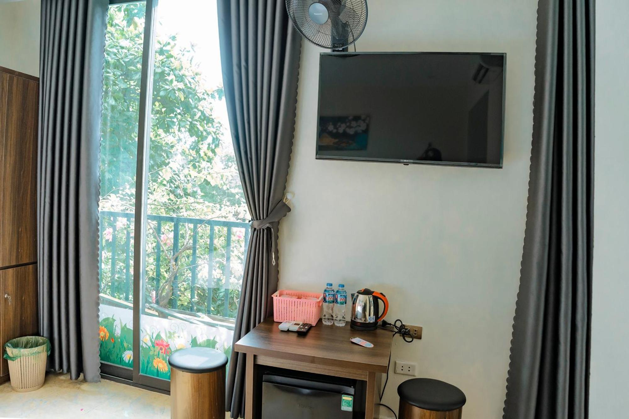 Thu Ha Hotel Uong Bi Exterior photo