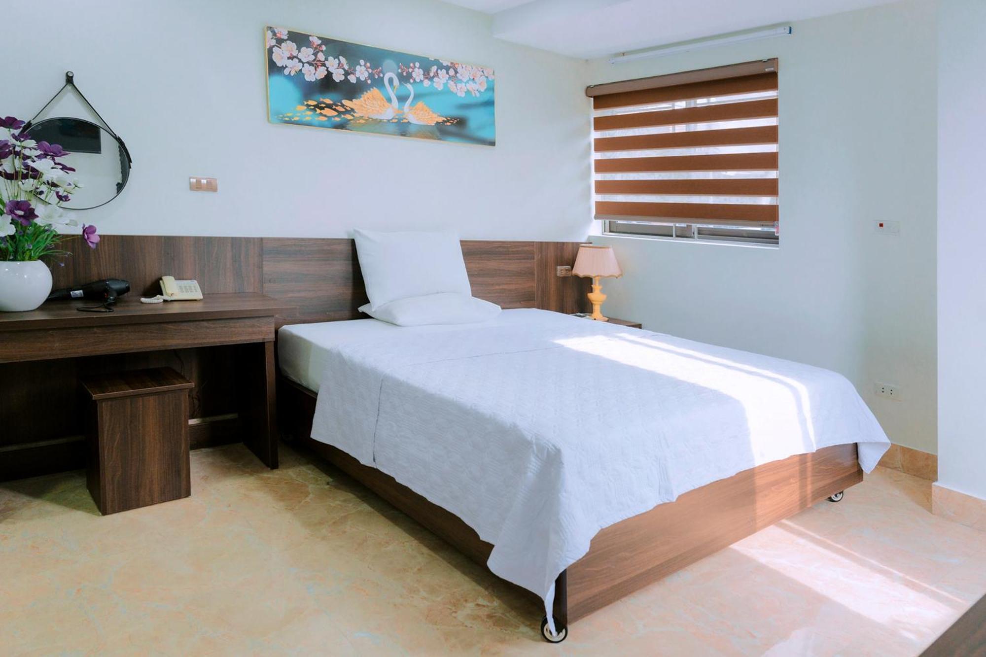Thu Ha Hotel Uong Bi Exterior photo