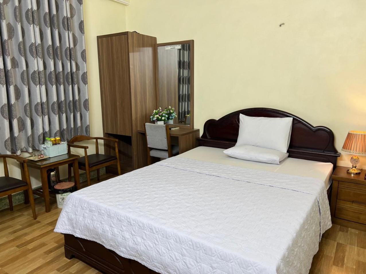 Thu Ha Hotel Uong Bi Exterior photo
