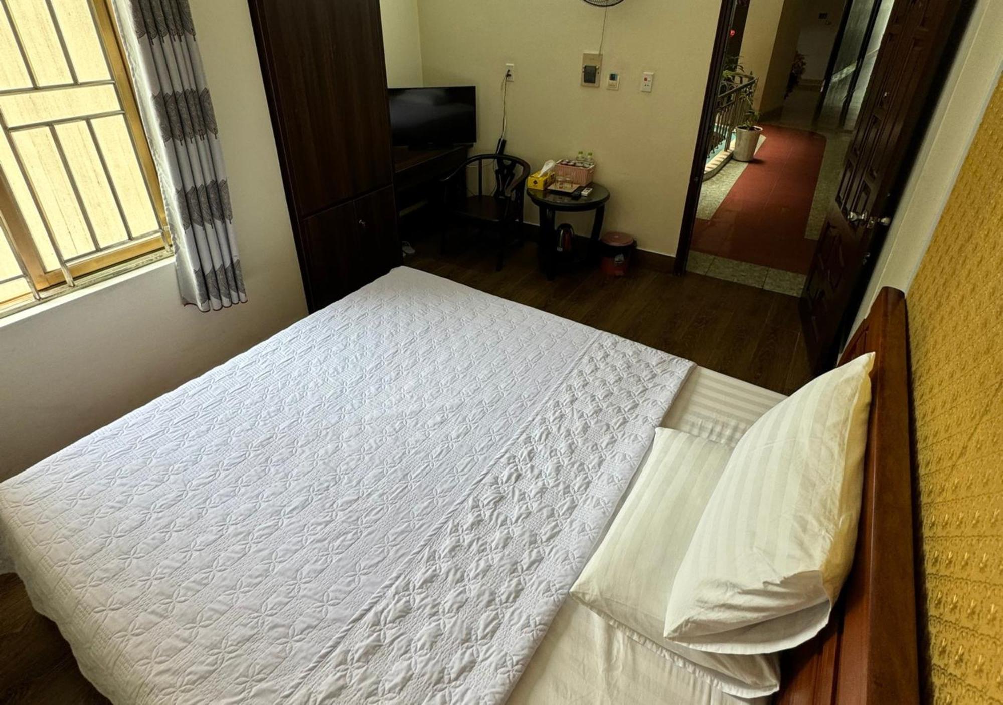 Thu Ha Hotel Uong Bi Exterior photo