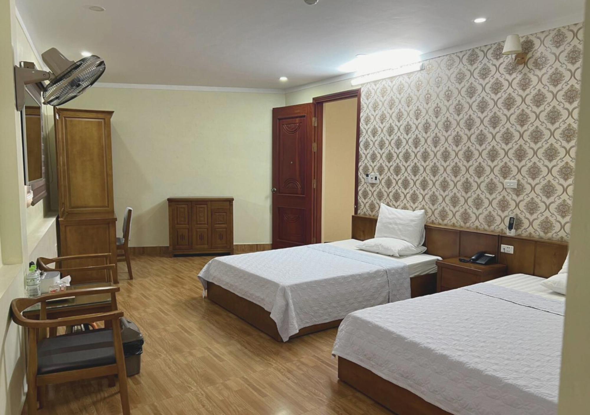Thu Ha Hotel Uong Bi Exterior photo