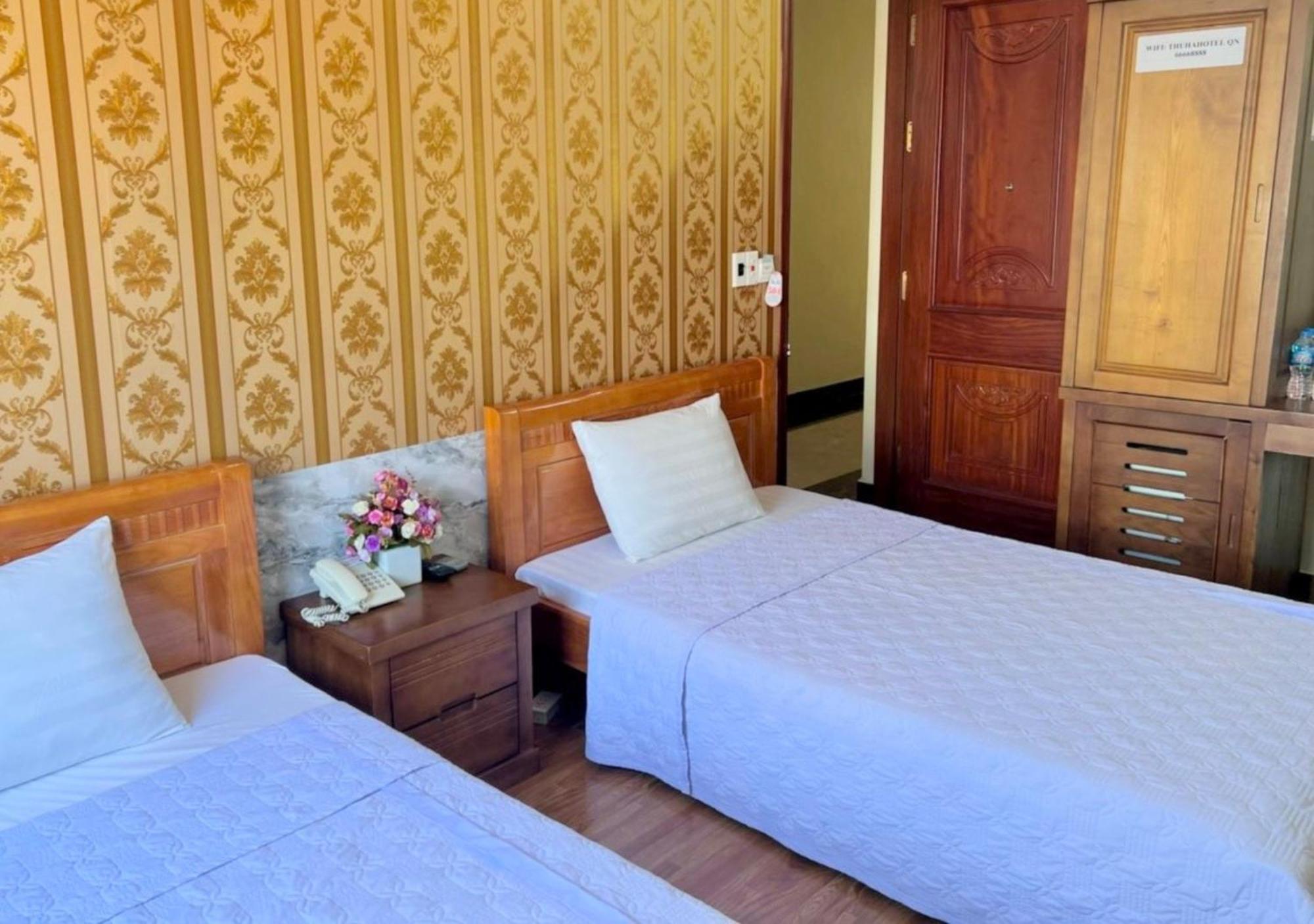 Thu Ha Hotel Uong Bi Exterior photo