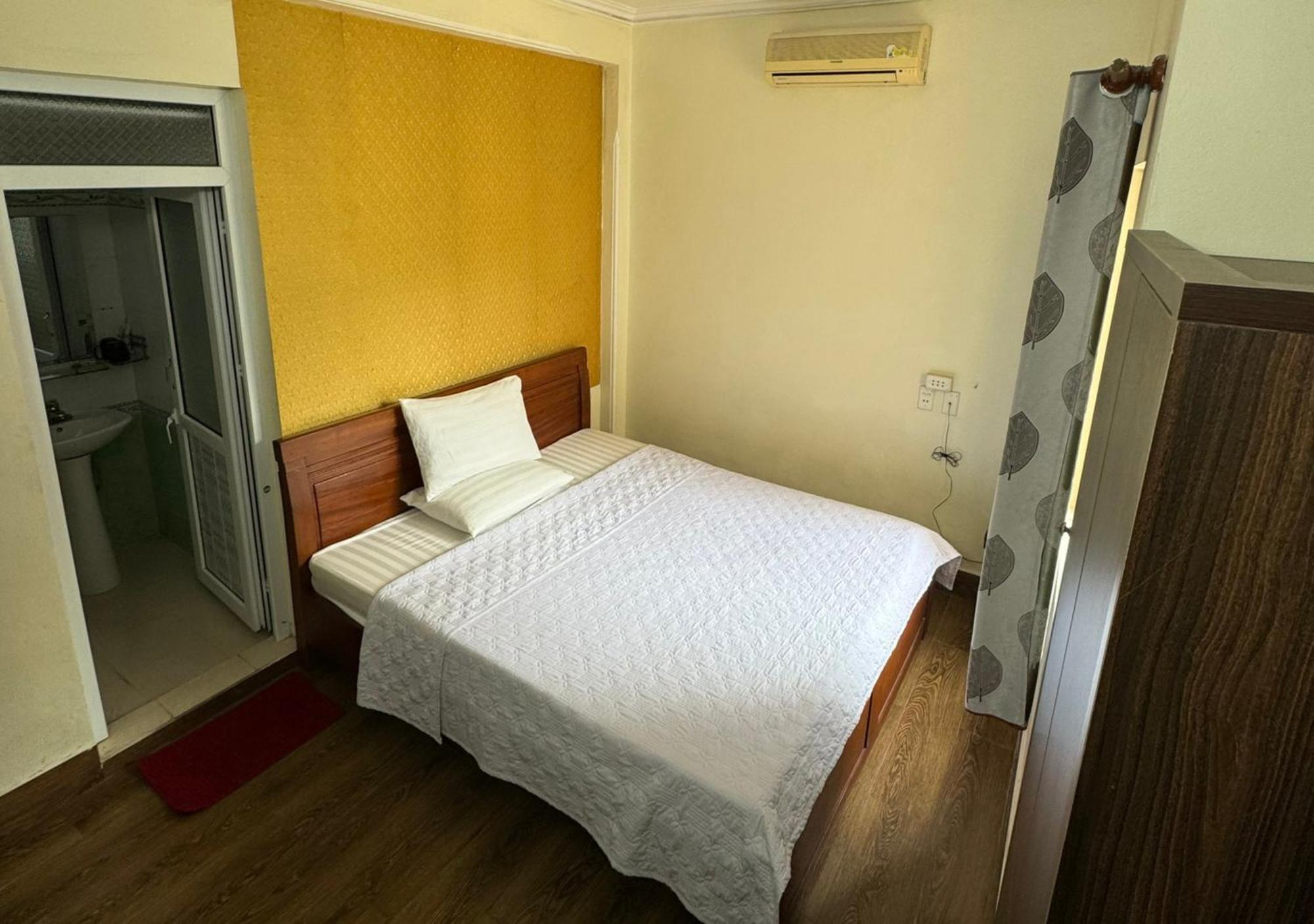 Thu Ha Hotel Uong Bi Exterior photo