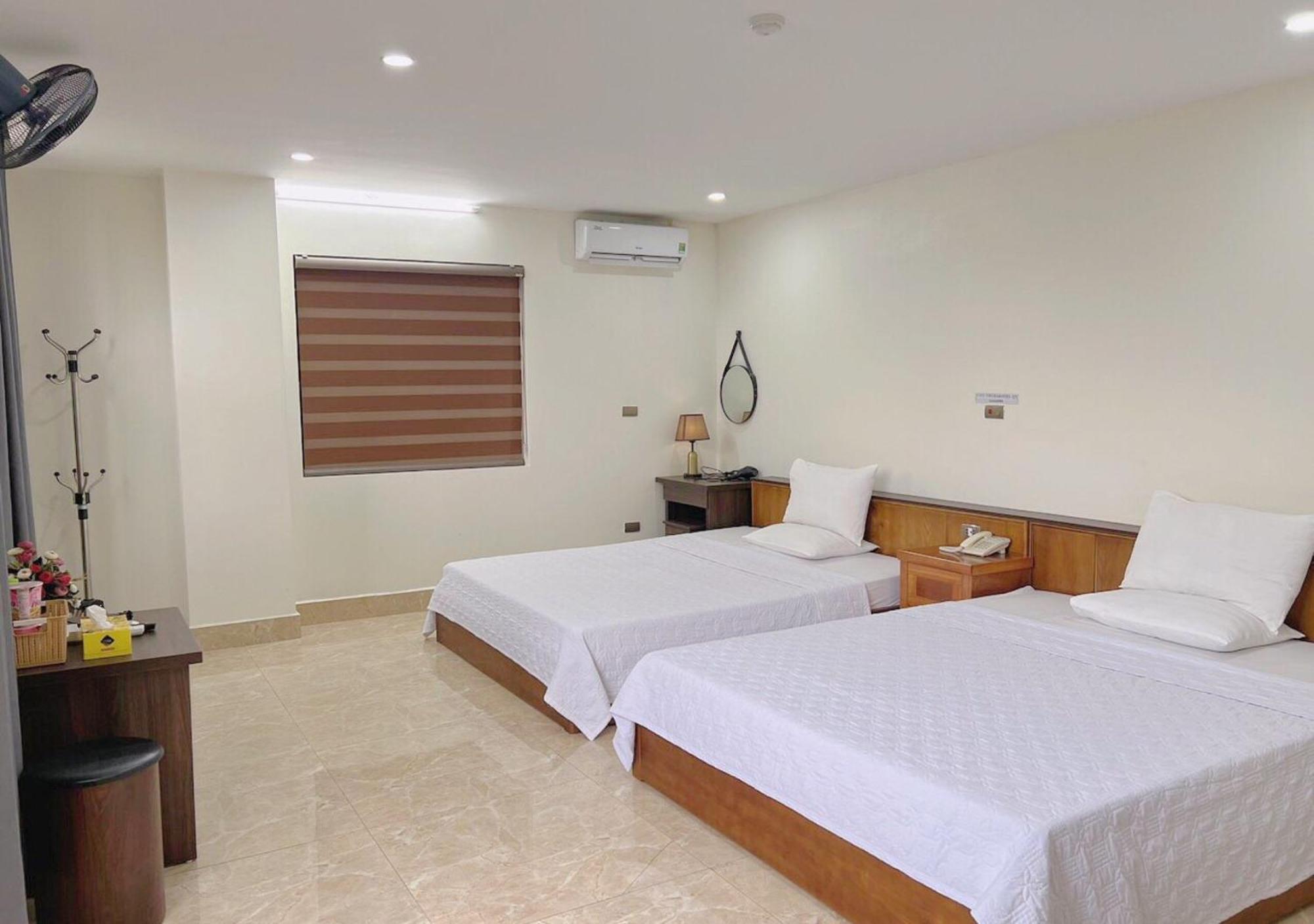 Thu Ha Hotel Uong Bi Exterior photo