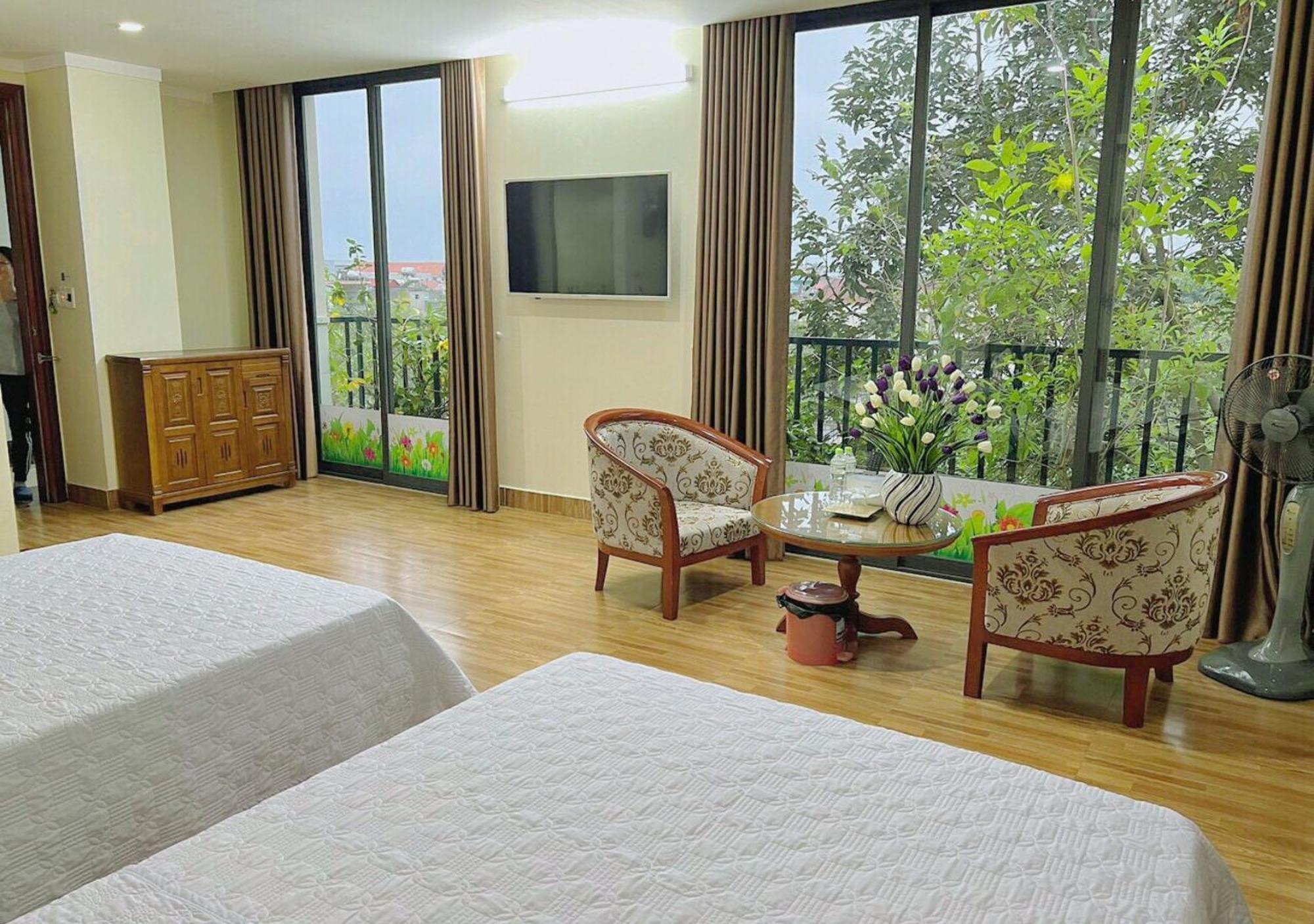 Thu Ha Hotel Uong Bi Exterior photo